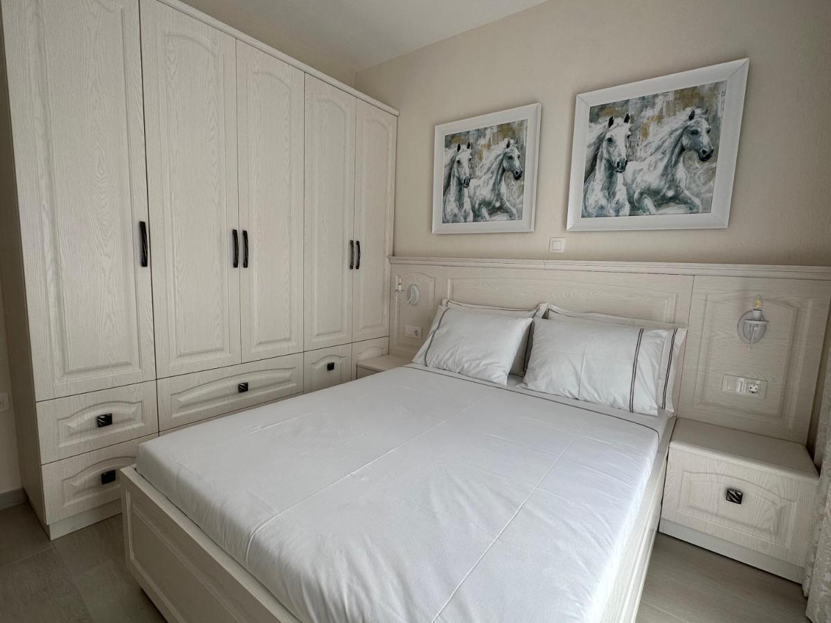 Royal Apartments - Nikiti Dış mekan fotoğraf