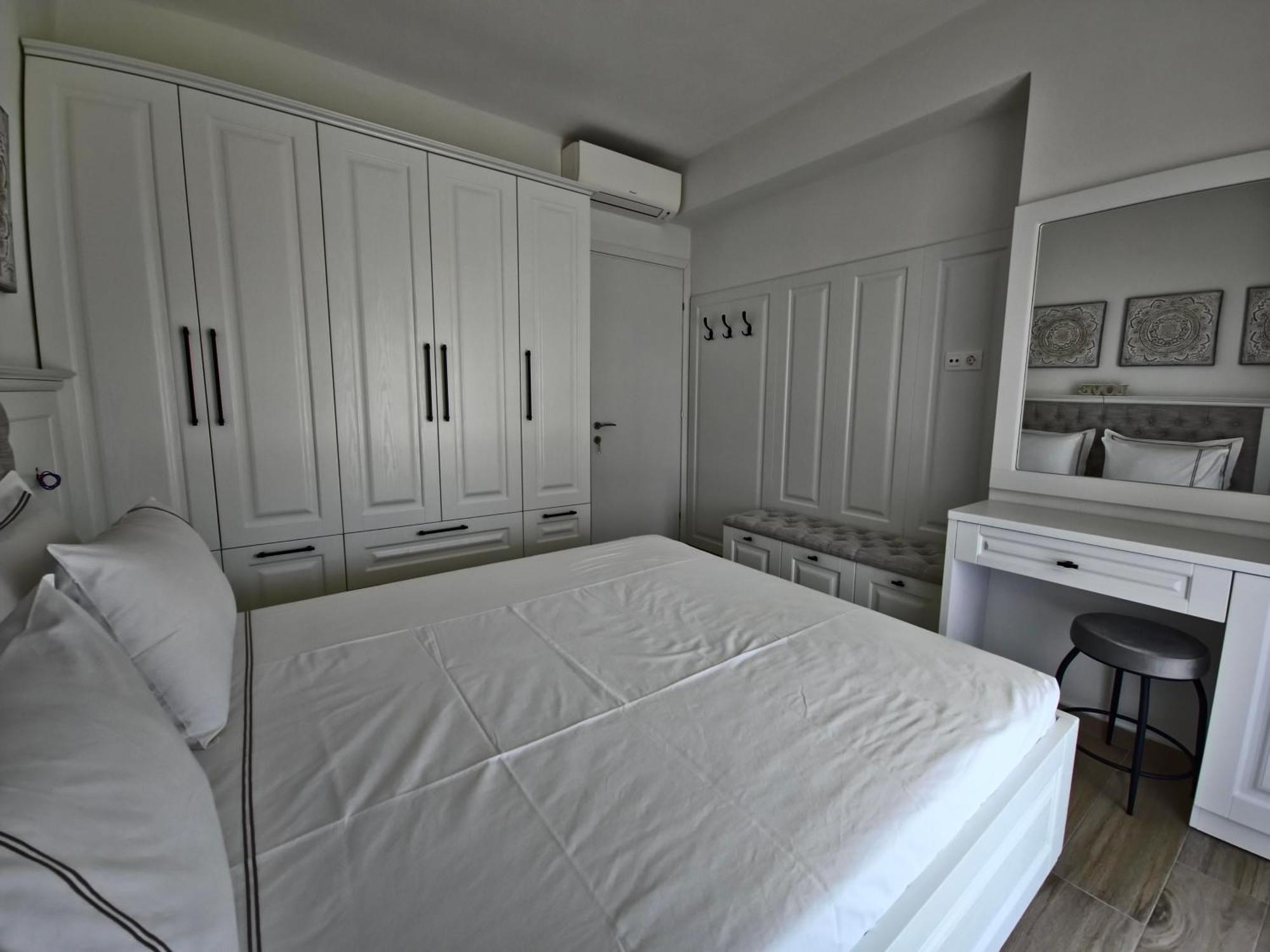 Royal Apartments - Nikiti Dış mekan fotoğraf